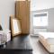 Spacious 2 BED 2 BATH Apartment with FREE PARKING for 2 cars and underground station Zone 2 for quick access to Central London up to 10 guests - Londýn