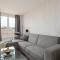 ROY 2 bdr Apartment with Prague Castle View, Parking & AC - Praha