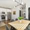 Scandinavian-Style Home with Balcony! SECURE Gated Complex, 10min to Downtown! Sleeps 6! - 纳什维尔