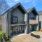 Scandinavian-Style Home with Balcony! SECURE Gated Complex, 10min to Downtown! Sleeps 6! - 纳什维尔