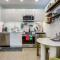1 Mi to Downtown Sacramento WFH-Friendly Studio!
