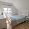 Impeccable, modern, river view, renovated cottage