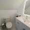 Impeccable, modern, river view, renovated cottage