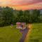 Happy Hideout, country livin with great mountain views, hot tub, arcades, fire pit, pets ok with fee