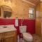 Free tickets! Sleeps 10 SECLUDED Cosby cabin on 7 acres w hot tub, game room!