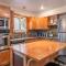 Cozy Pet-Friendly Cabin Hot-Tub Walk to Lake Tahoe Beach