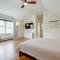 Mystic Retreat with Patio and Grill Walk to River! - ميستيك