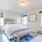 Mystic Retreat with Patio and Grill Walk to River! - ميستيك