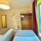 Skyview Apartment by Noknokstay - City centre with Parking - Group, Family, Business