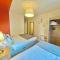 Skyview Apartment by Noknokstay - City centre with Parking - Group, Family, Business