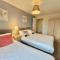 Skyview Apartment by Noknokstay - City centre with Parking - Group, Family, Business