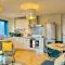 Skyview Apartment by Noknokstay - City centre with Parking - Group, Family, Business