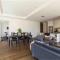 Bright City Views Melbourne Central Penthouse on Collins