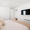 Lakeside Luxury 2 Bedroom Apartment