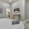 Baby Blue - Hot Tub Easy Access to Top Locations