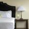 22nd FL Bold CozySuites with pool, gym