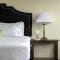 CozySuites TWO Classy 2BR Condo on Elm St - دالاس