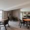 CozySuites TWO Classy 2BR Condo on Elm St - دالاس