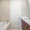 Spacious 3 Bed House near MD Anderson with Free Parking & Wi-Fi