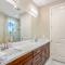 Spacious 3 Bed House near MD Anderson with Free Parking & Wi-Fi