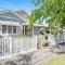 Sophisticated 2-Bed House with a Pool - Seddon