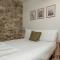 Cheerful 2 bedroom cottage with garden