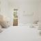 Holiday home first line beach with direct access to the pool and private garden - مربلة