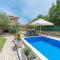 Apartment Cerin with Pool - 罗维尼村