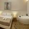 Goninos Jacuzzi Suite
