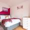 6 Roomy Bedrooms Favour Spacious Inn - Sleeps 13 Hull Central Location
