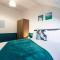 6 Roomy Bedrooms Favour Spacious Inn - Sleeps 13 Hull Central Location
