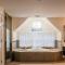 Stay On The Cape Vacation Rentals : Large Family Home With Pool Come Enjoy The Cape
