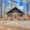 Broken Bow Cabin with Hot Tub about 5 Mi to State Park! - Брокен-Боу