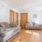 Luxury Flat, 20 Minutes by train from Edinburgh