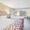 Red Roof Inn & Suites Fayetteville-Fort Bragg