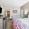 Red Roof Inn & Suites Fayetteville-Fort Bragg