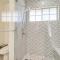 Pin Oak Farmhouse with Patio in Dripping Springs