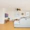 Freshly Renovated Beach House Steps to the Beach - شاطئ نيوبورت