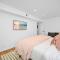 Trendy 3 Bedroom Home with Parking Steps to Beach - 纽波特海滩
