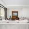 True Luxury Living in Fashion Island with Elevator and Ocean Views - شاطئ نيوبورت