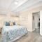 2 Bedroom Upstairs Apt 1 block from the beach! - Newport Beach