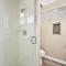 2 Bedroom Upstairs Apt 1 block from the beach! - Newport Beach