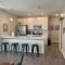 Main Floor 2 Bedroom Condo in Bettendorf - بيتيندورف