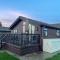 Cosy 3 Bed Lodge in Hoburne, Cotswolds