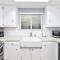 2 Bed 2 Bath Jacuzzi Home with Parking on 51st St - شاطئ نيوبورت