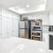 2 Bed 2 Bath Jacuzzi Home with Parking on 51st St - شاطئ نيوبورت