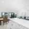 5 Bedroom duplex with Patio & Balcony walk to Pier - Newport Beach