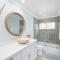 5 Bedroom duplex with Patio & Balcony walk to Pier