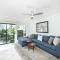 5 Bedroom duplex with Patio & Balcony walk to Pier