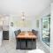 5 Bedroom duplex with Patio & Balcony walk to Pier